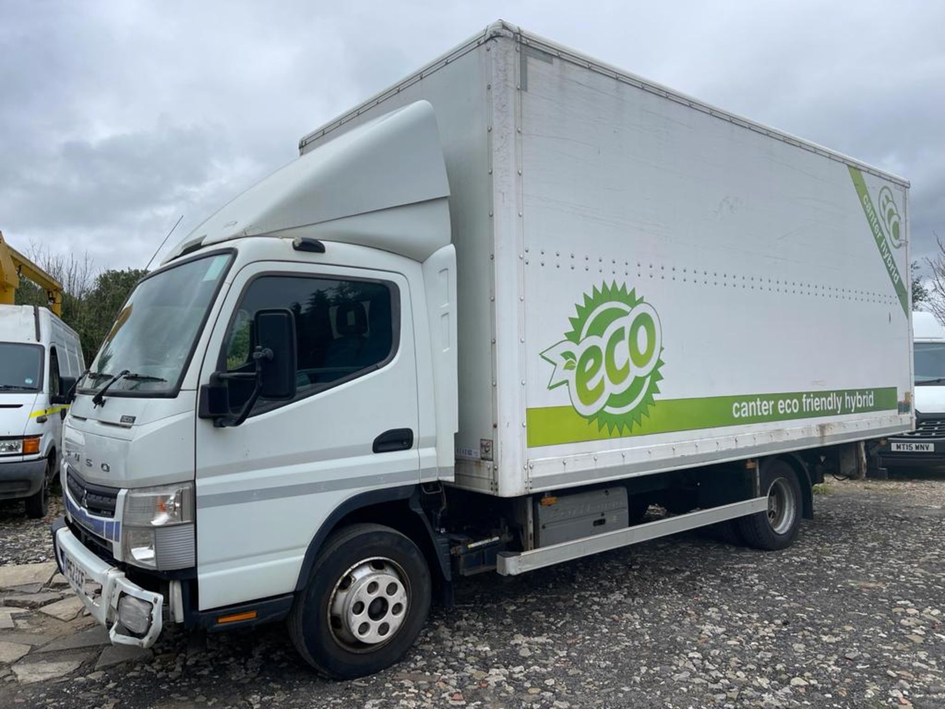 misibushi fuso eco hybrid