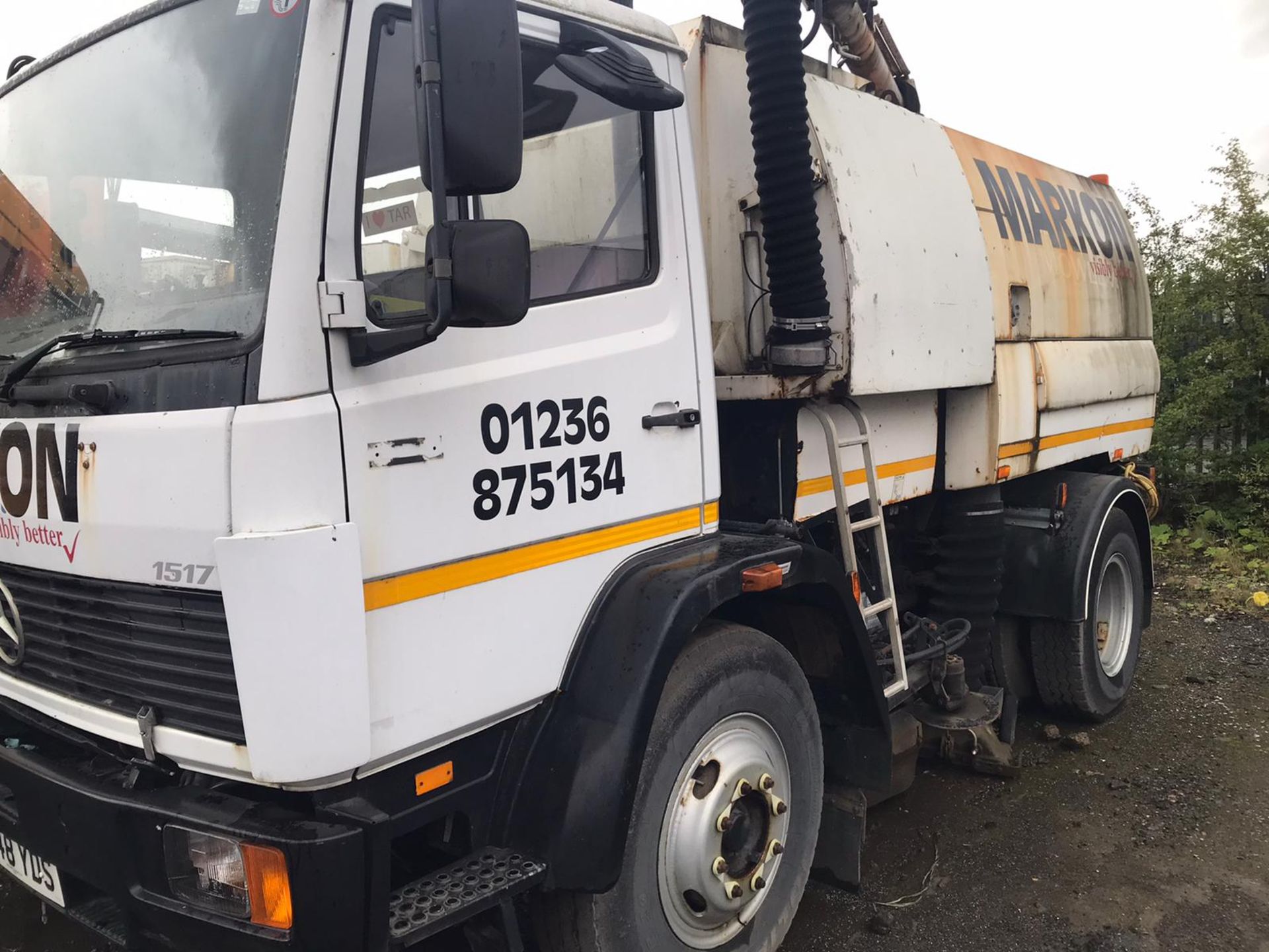 1997 p reg mercedes 1517 road sweeper - Image 2 of 12