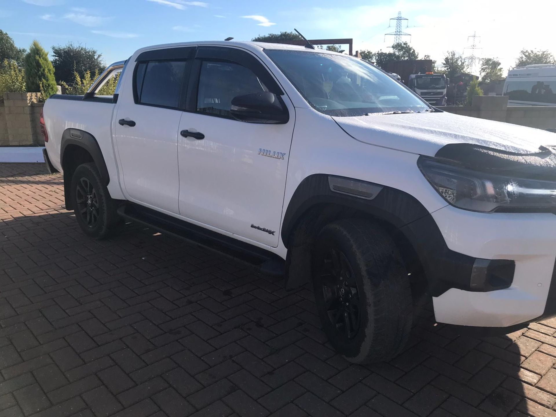 TOYOTA HILUX INVINCIBLE X - Image 4 of 19
