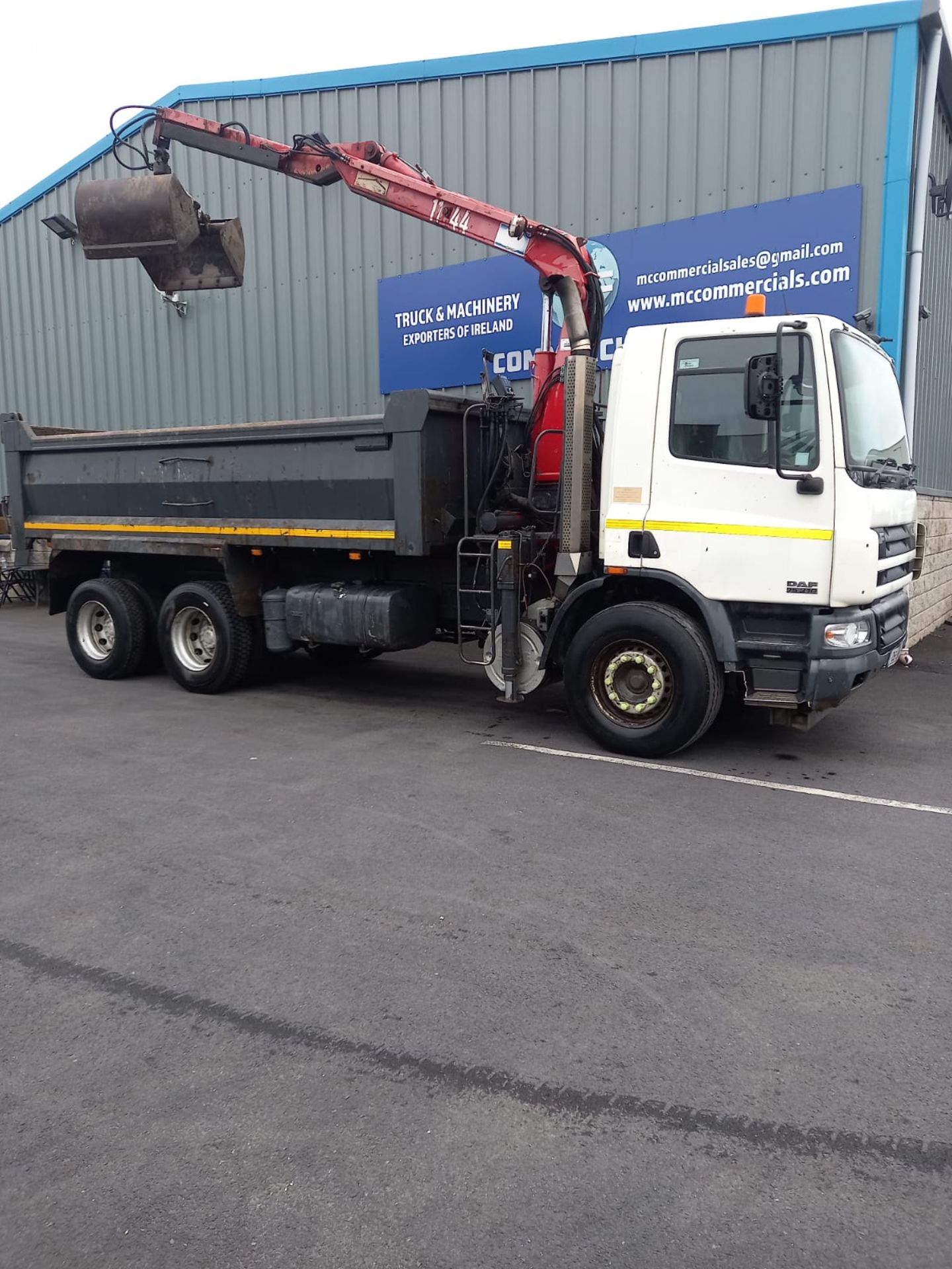 daf cf75 tipper and grab truck