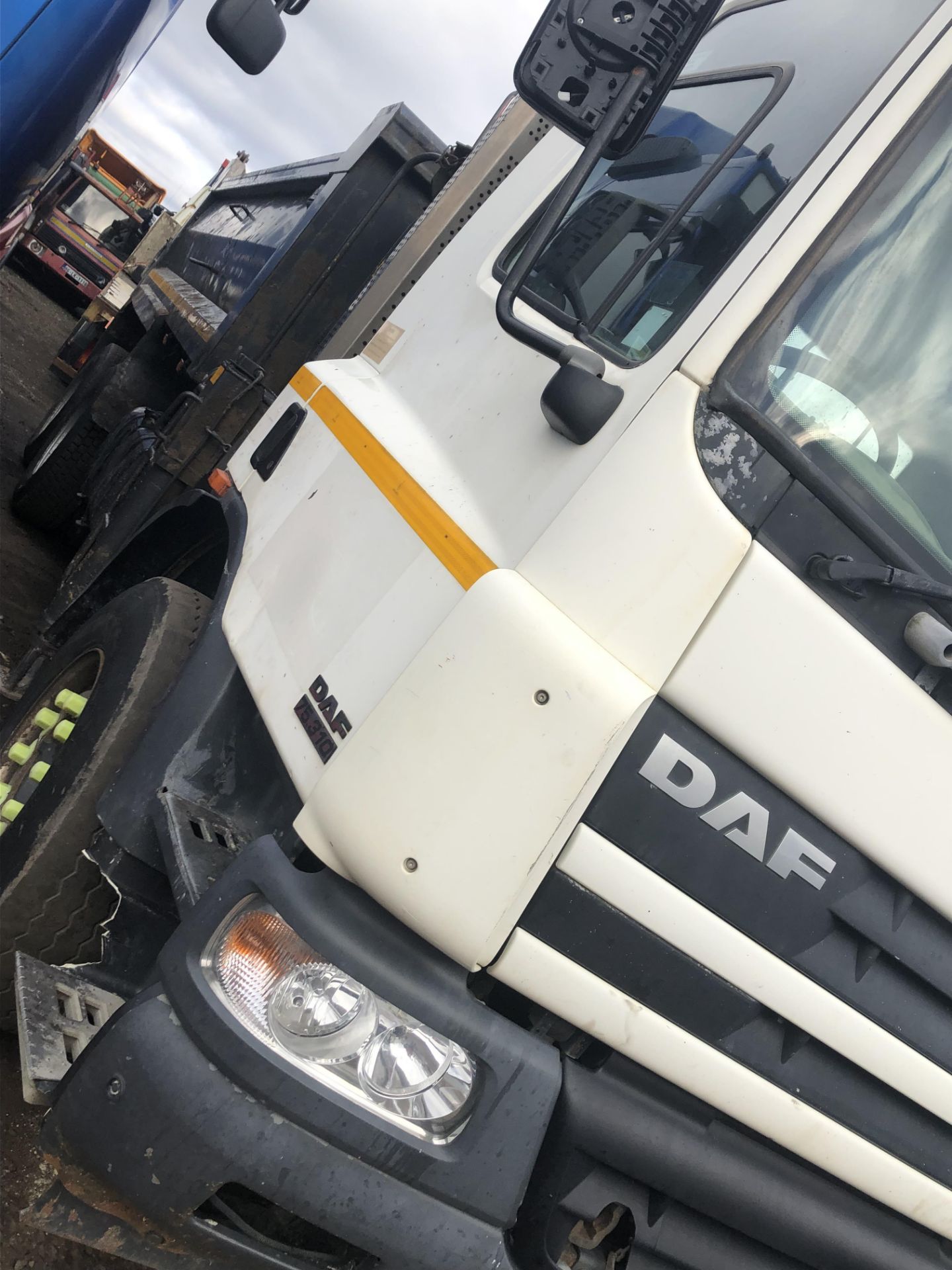 daf cf75 tipper and grab truck - Image 11 of 18