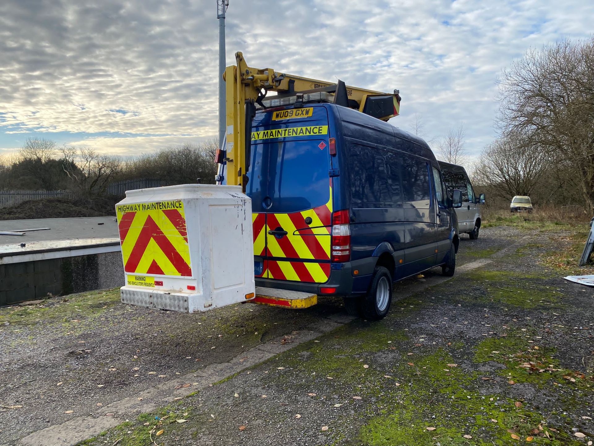 2009 Mercedes benz sprinter versalift cherry picker - Image 3 of 11