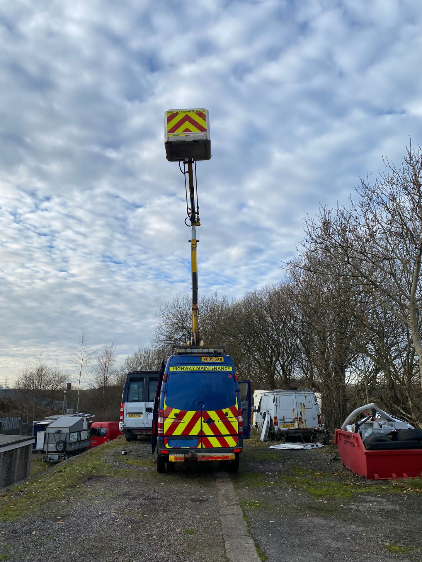 2009 Mercedes benz sprinter versalift cherry picker - Image 6 of 11