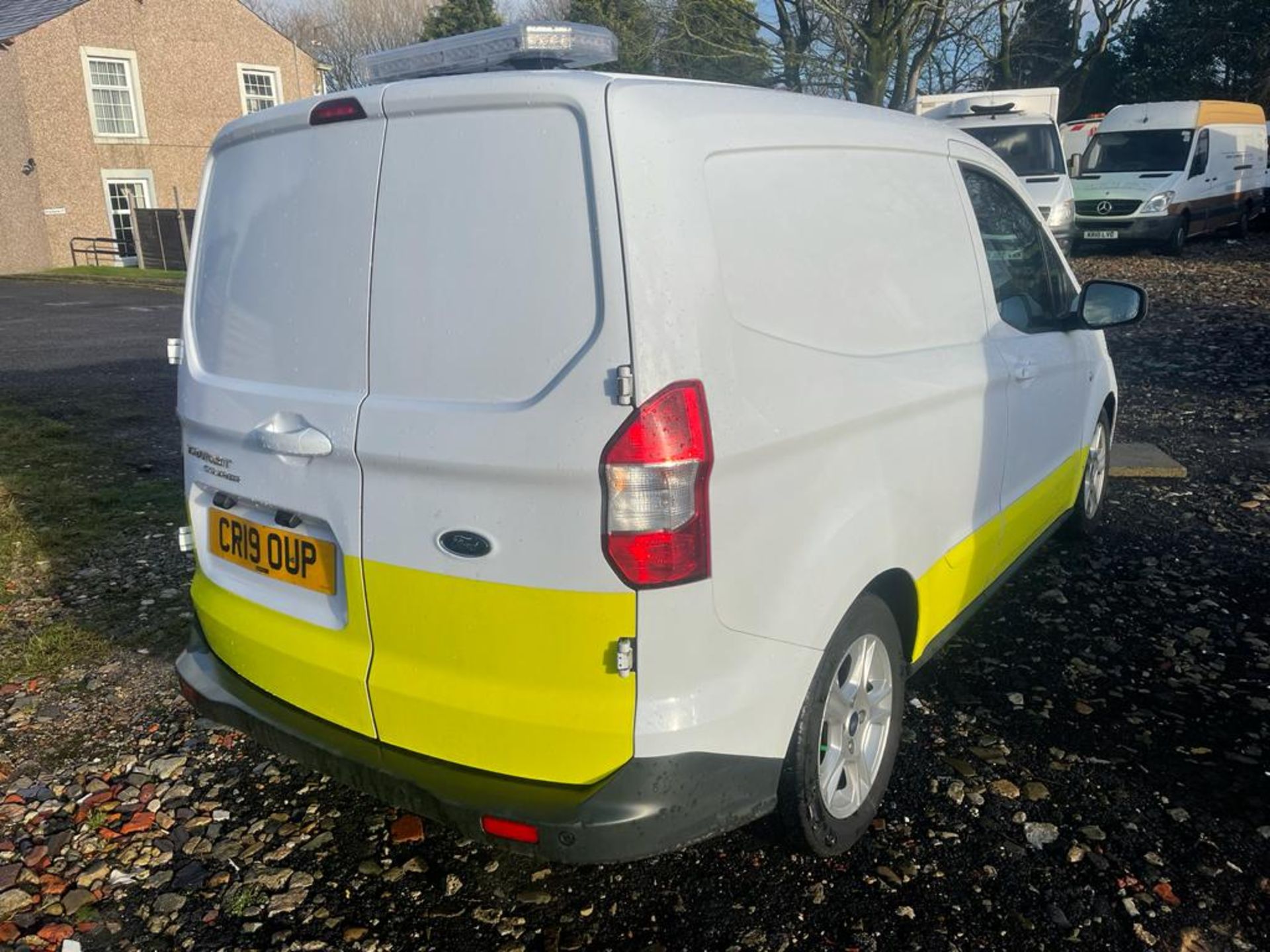2019 ford transit courier limted van - Image 14 of 15