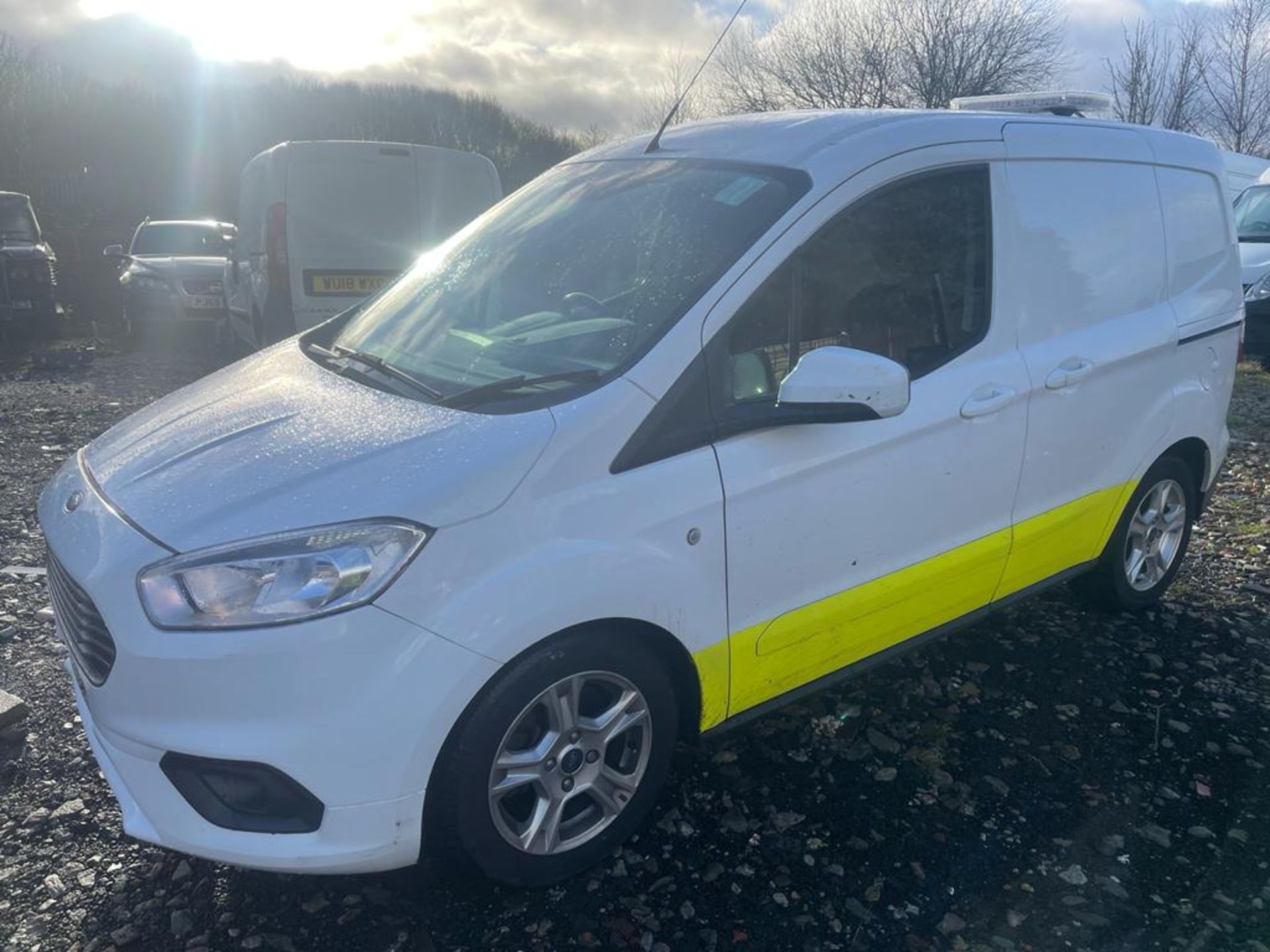2019 ford transit courier limted van - Image 3 of 15