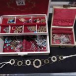 A selection of jewellery and costume jewellery, in