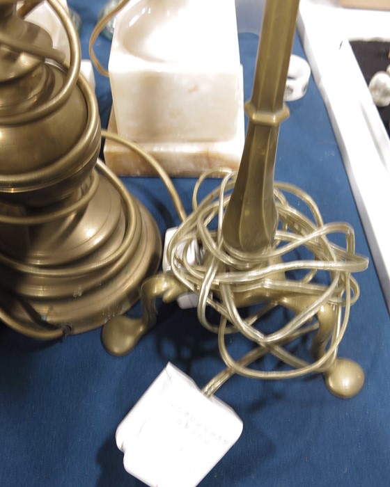 A pair of white onyx pedestal table lamps, reeded - Image 2 of 2