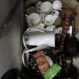 A tray lot lot of ceramics