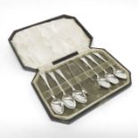 A cased set of George V silver teaspoons and sugar