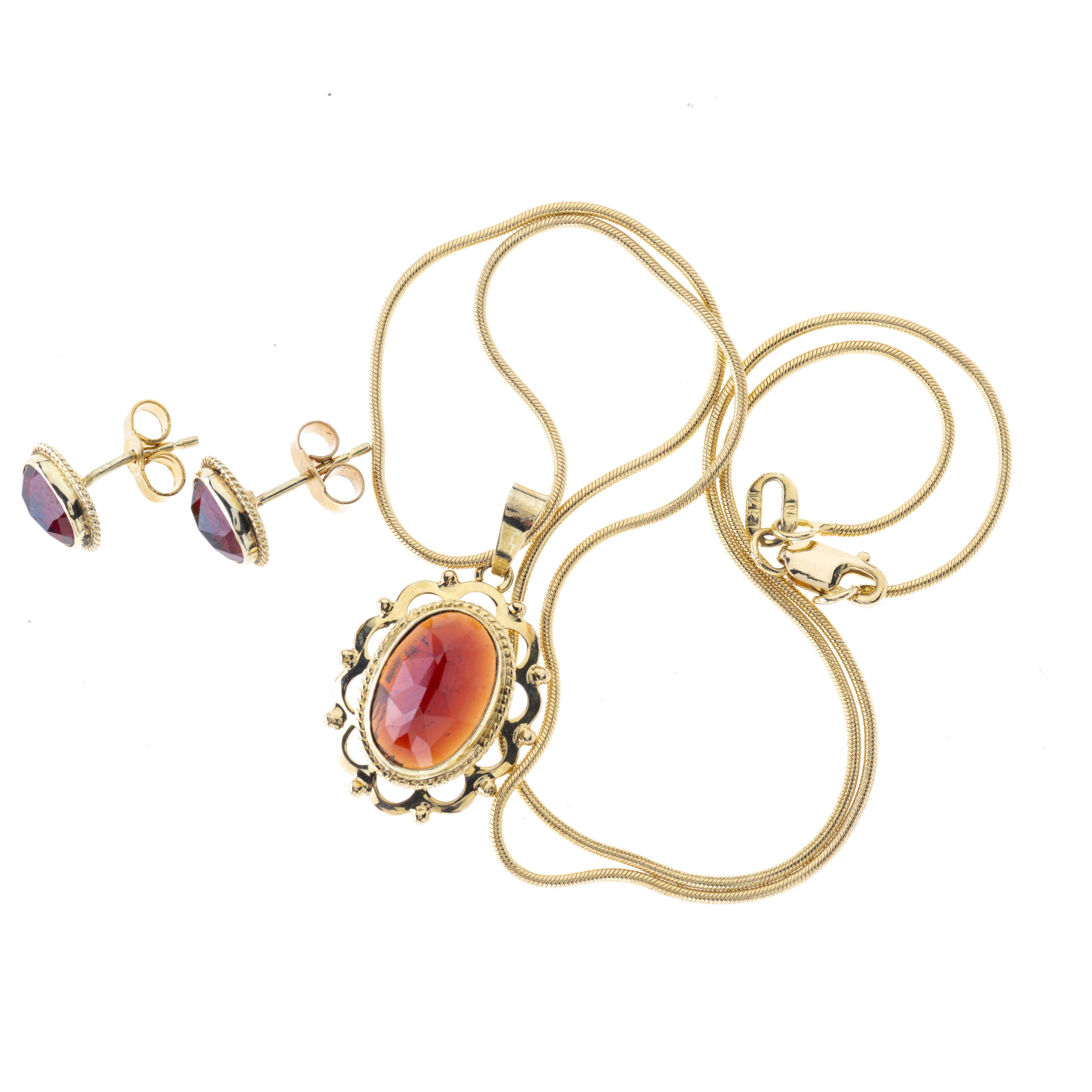 A set of 14ct gold garnet jewellery - Image 2 of 3