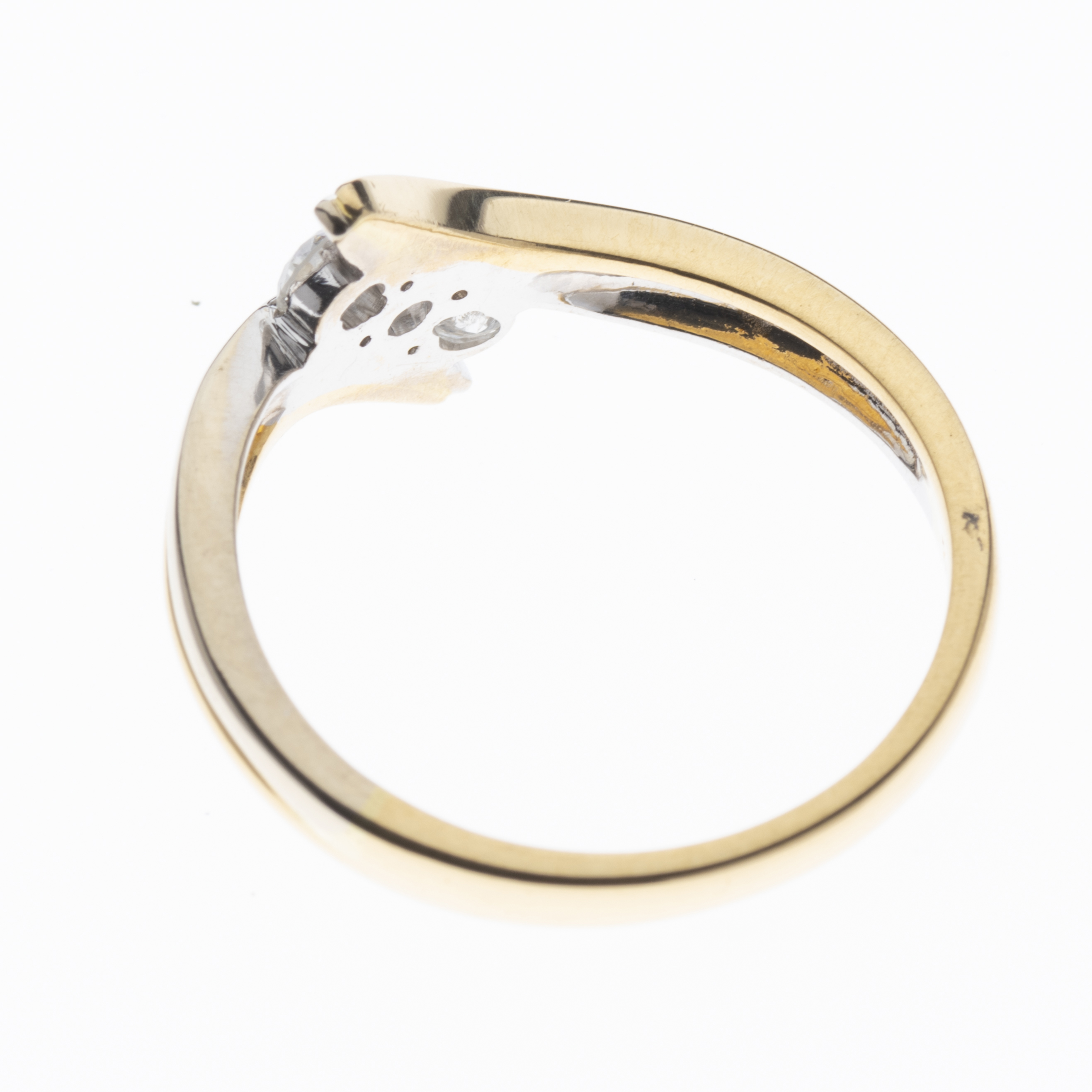 An 18ct gold diamond three-stone ring - Image 2 of 3