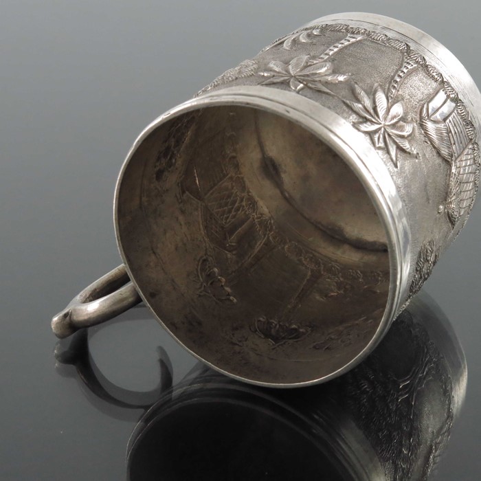 An Indian white metal mug, late 19th century - Image 5 of 5