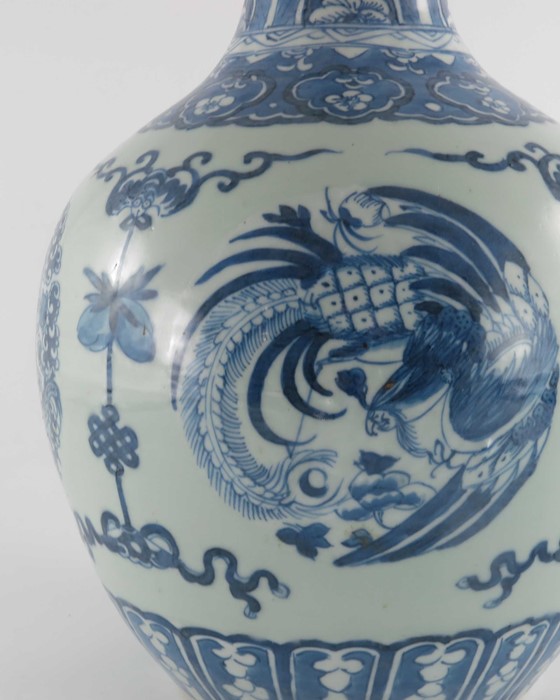 A Chinese blue and white bottle vase - Image 4 of 9