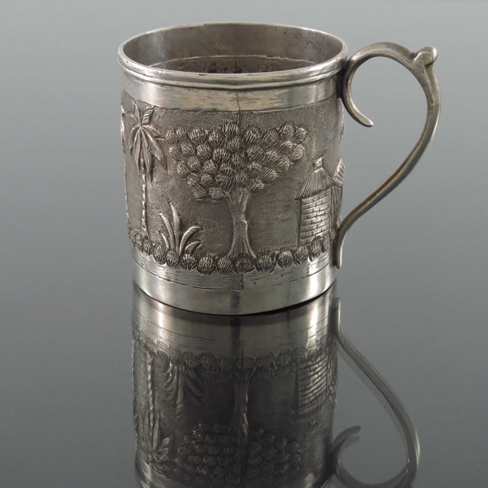 An Indian white metal mug, late 19th century - Image 3 of 5