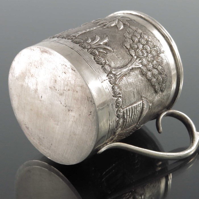 An Indian white metal mug, late 19th century - Image 4 of 5