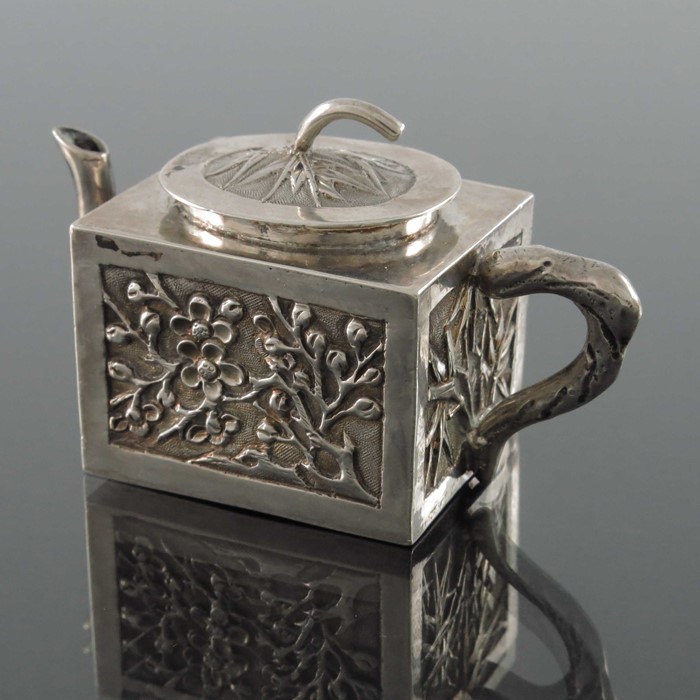 A Chinese export miniature silver teapot, Wing Fat, circa 1900 - Image 4 of 5