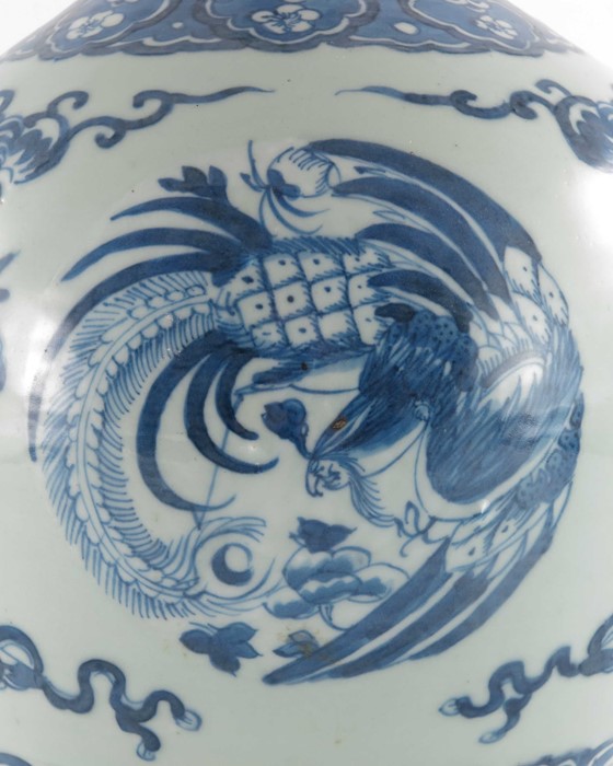 A Chinese blue and white bottle vase - Image 5 of 9