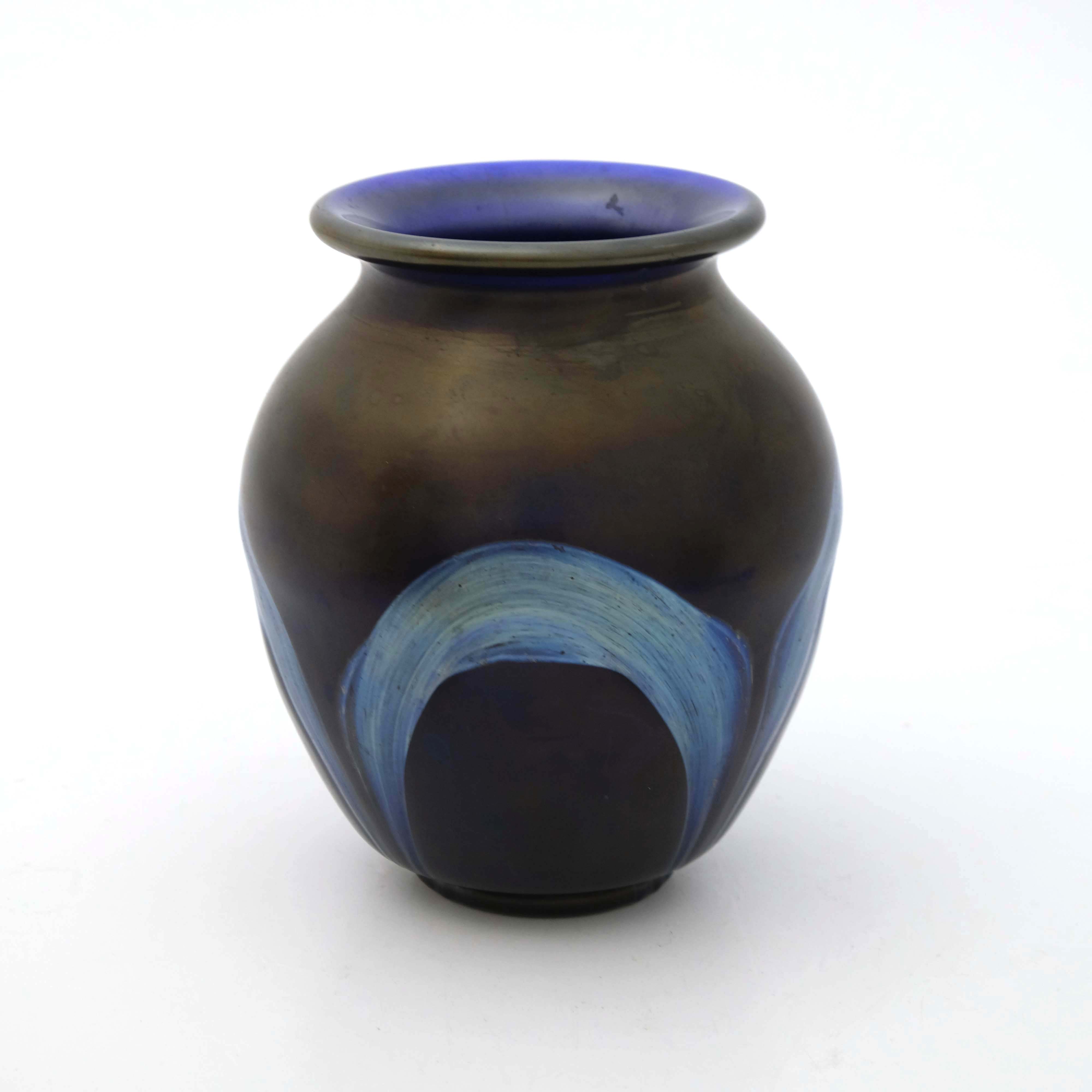 An iridescent glass vase, - Image 3 of 6