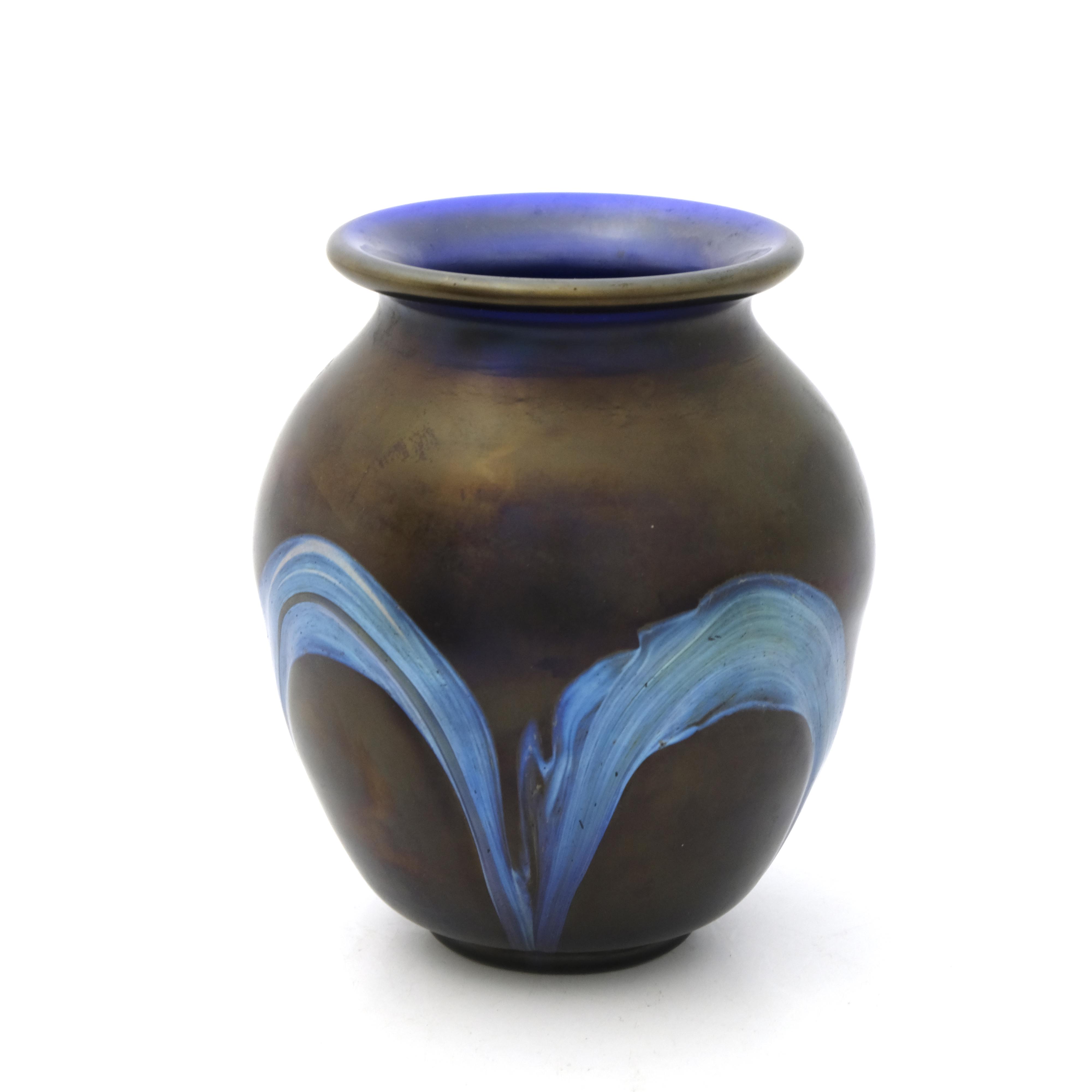 An iridescent glass vase, - Image 2 of 6