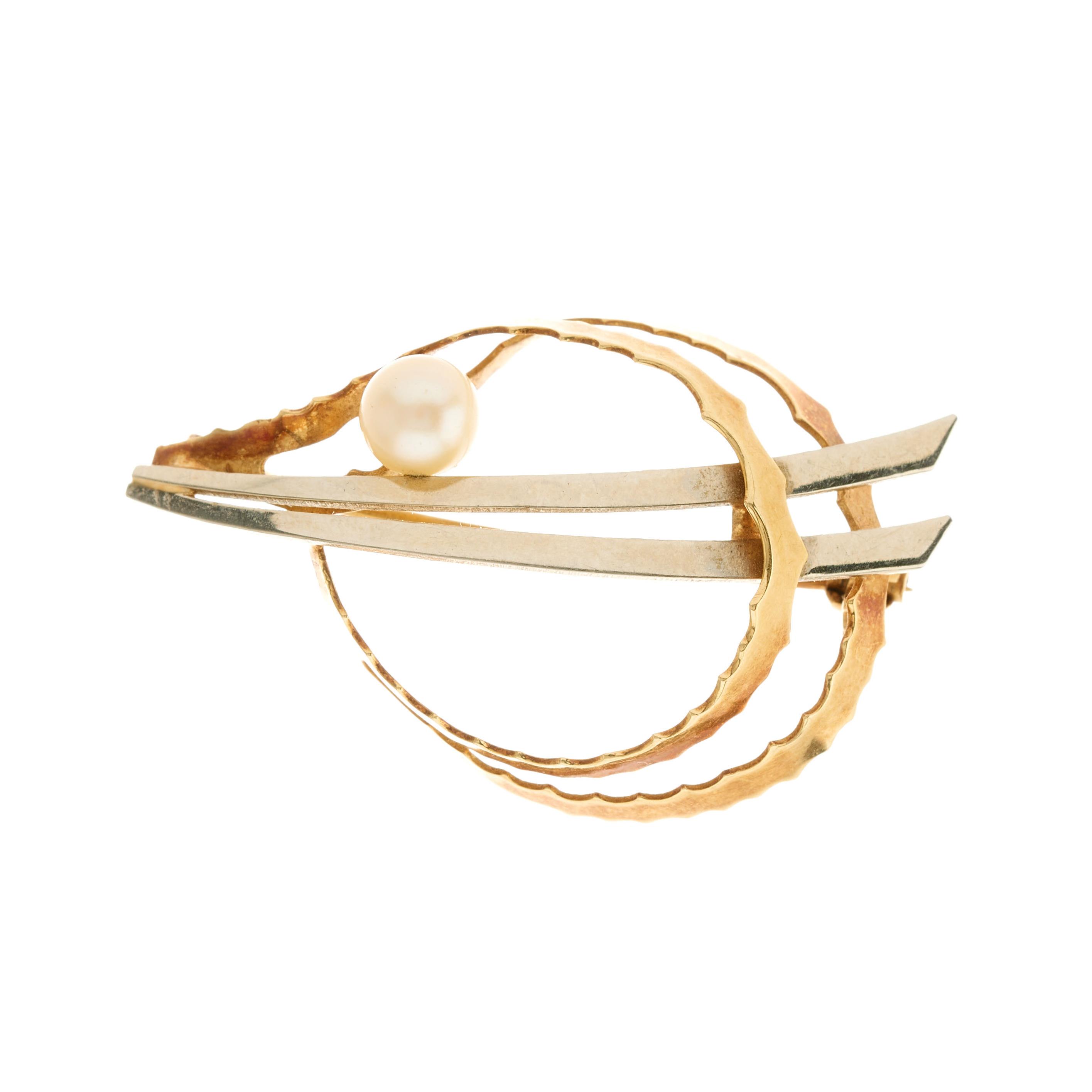 A 14ct gold bracelet and a cultured pearl brooch - Image 2 of 3