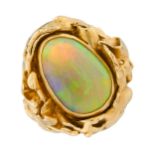 A 9ct gold opal cabochon ring