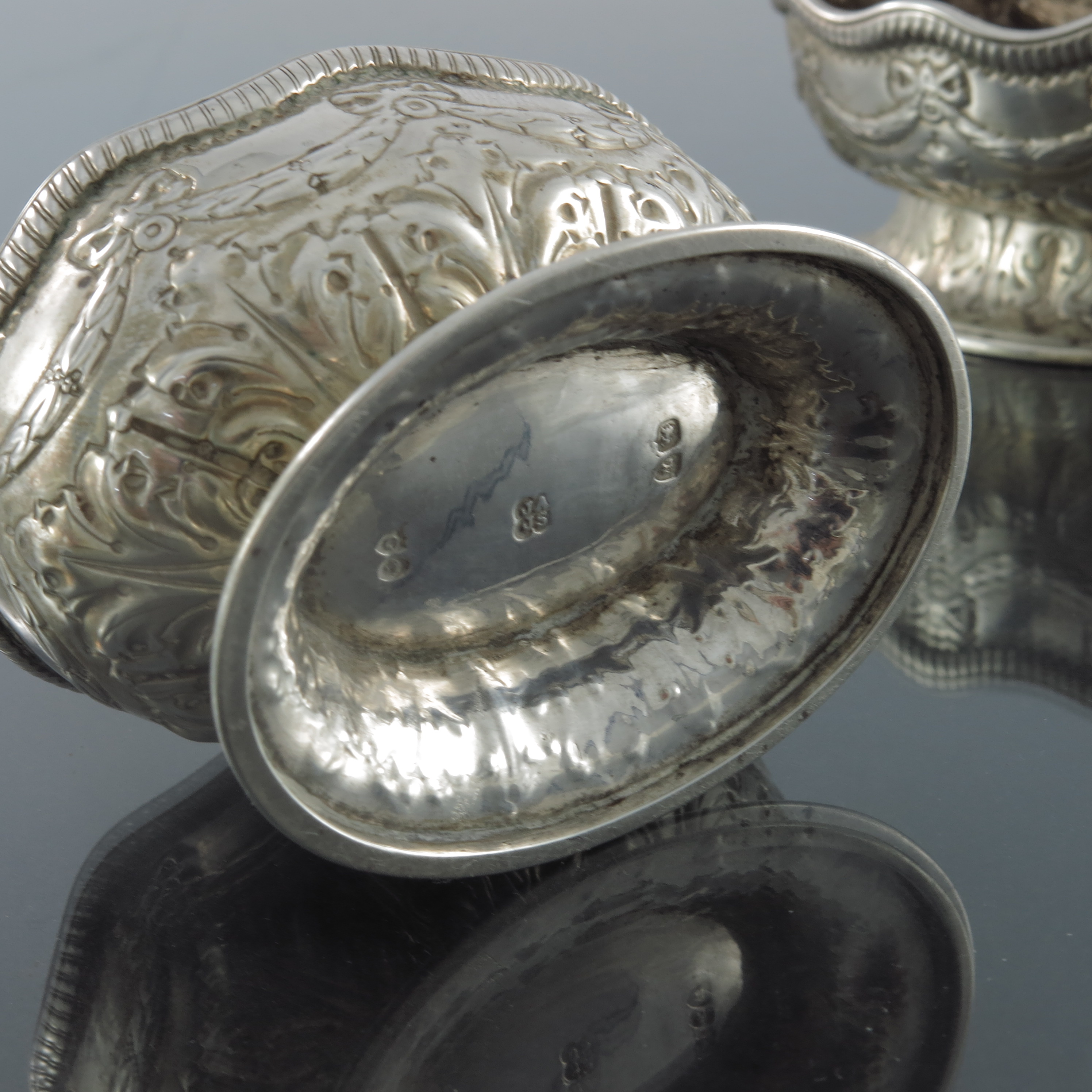 A pair of Victorian silver salt cellars, Holland, Son and Slater, London 1882 - Image 3 of 3