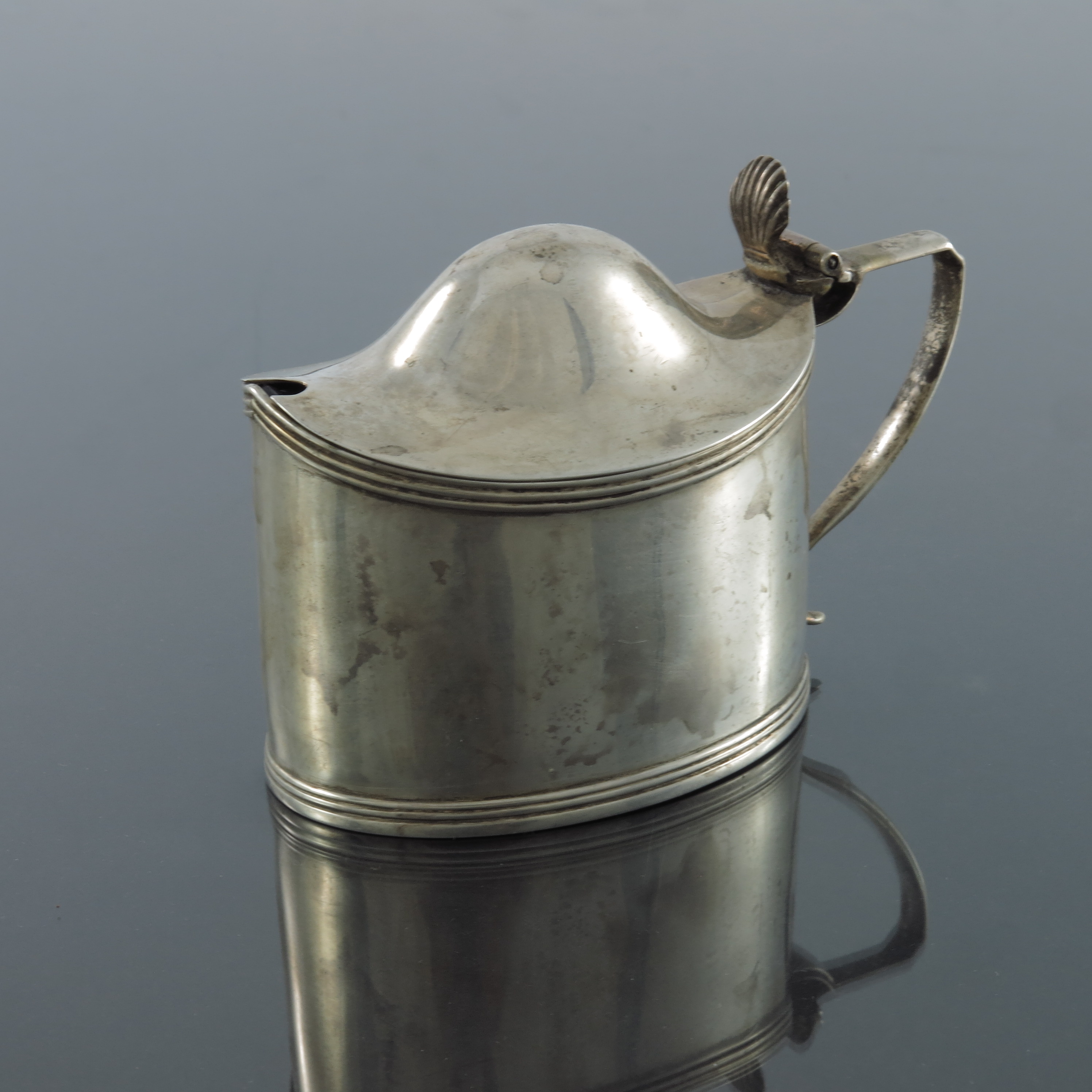 A George III silver mustard pot, Peter, Ann and William Bateman, London 1804 - Image 3 of 5