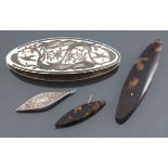 Four various antique tatting shuttles, the first a small example in good mottled tortoiseshell, appr