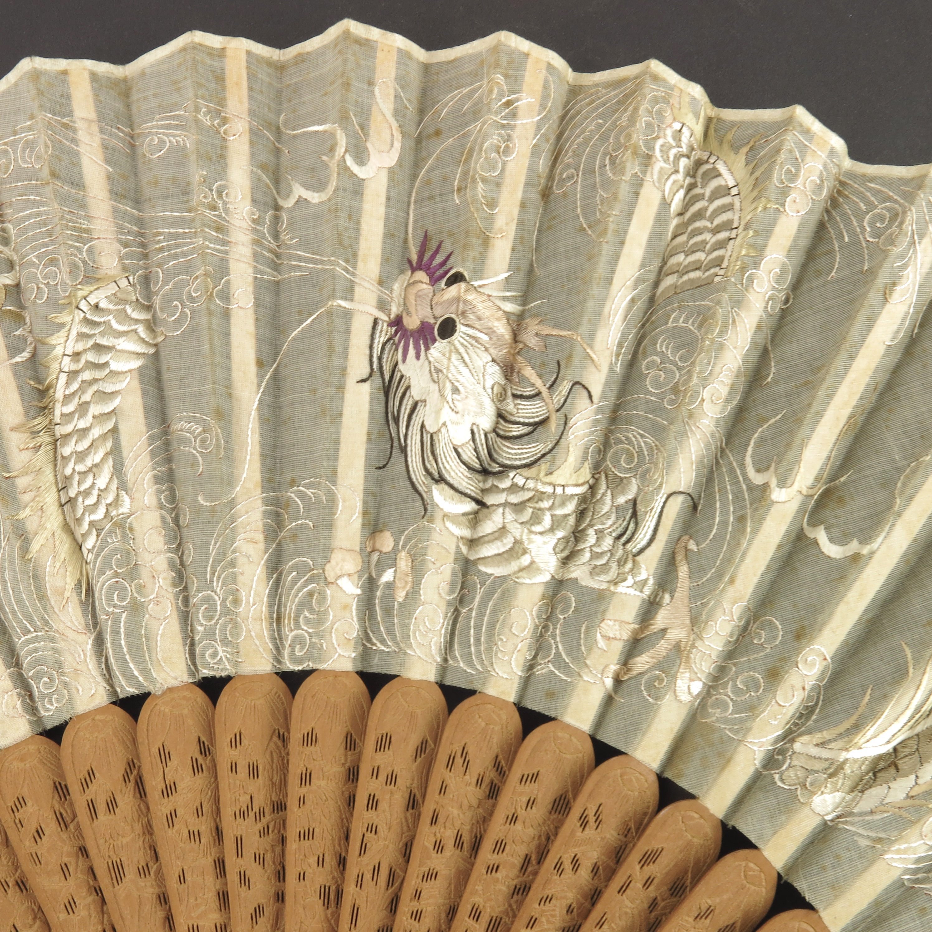 A 19th century Qing Dynasty Chinese fan with carved sandalwood monture, the guards both deeply carve - Image 2 of 4