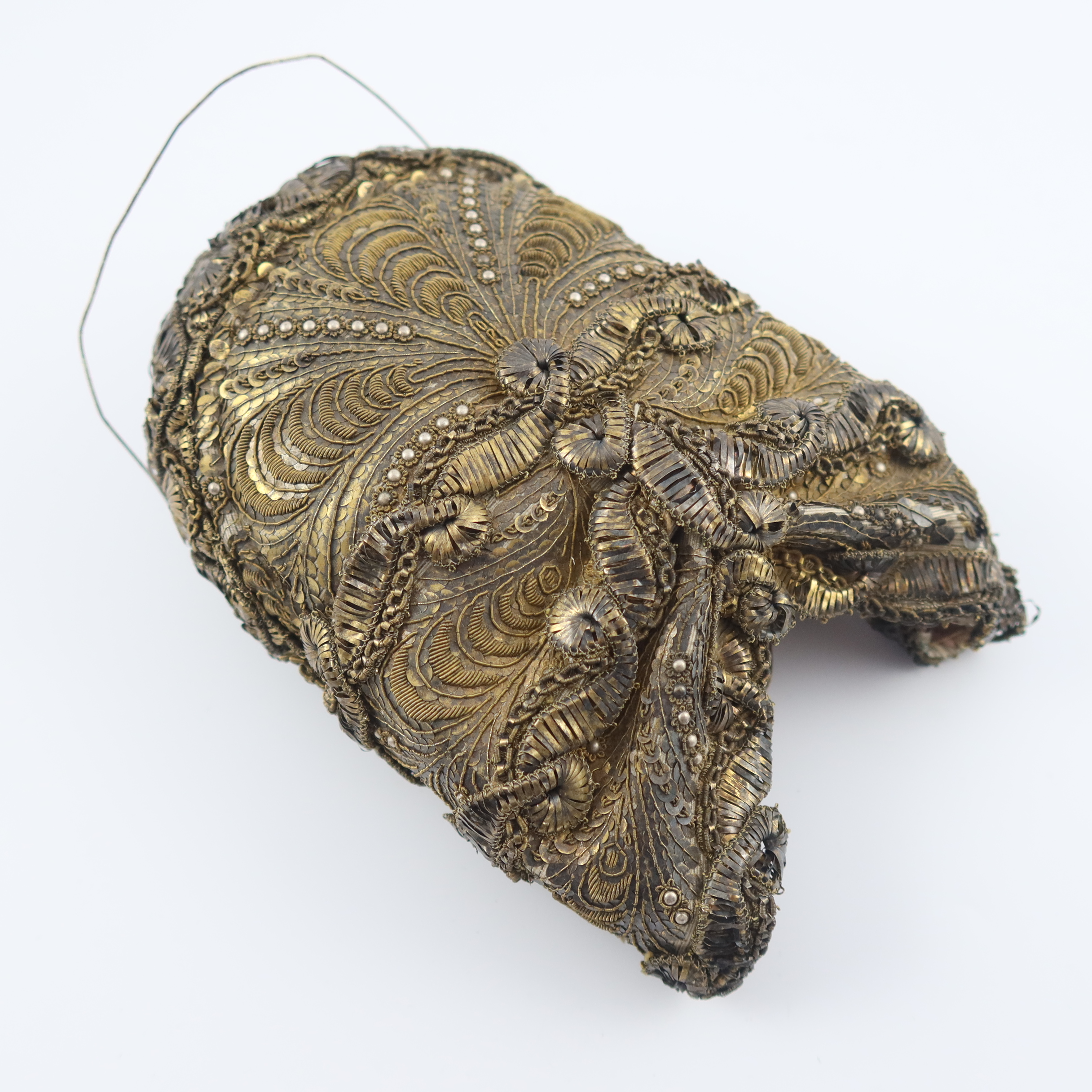 A very ornate 19th century ladies cap, French or German, of rigid form, probably to sit at the back - Image 4 of 5
