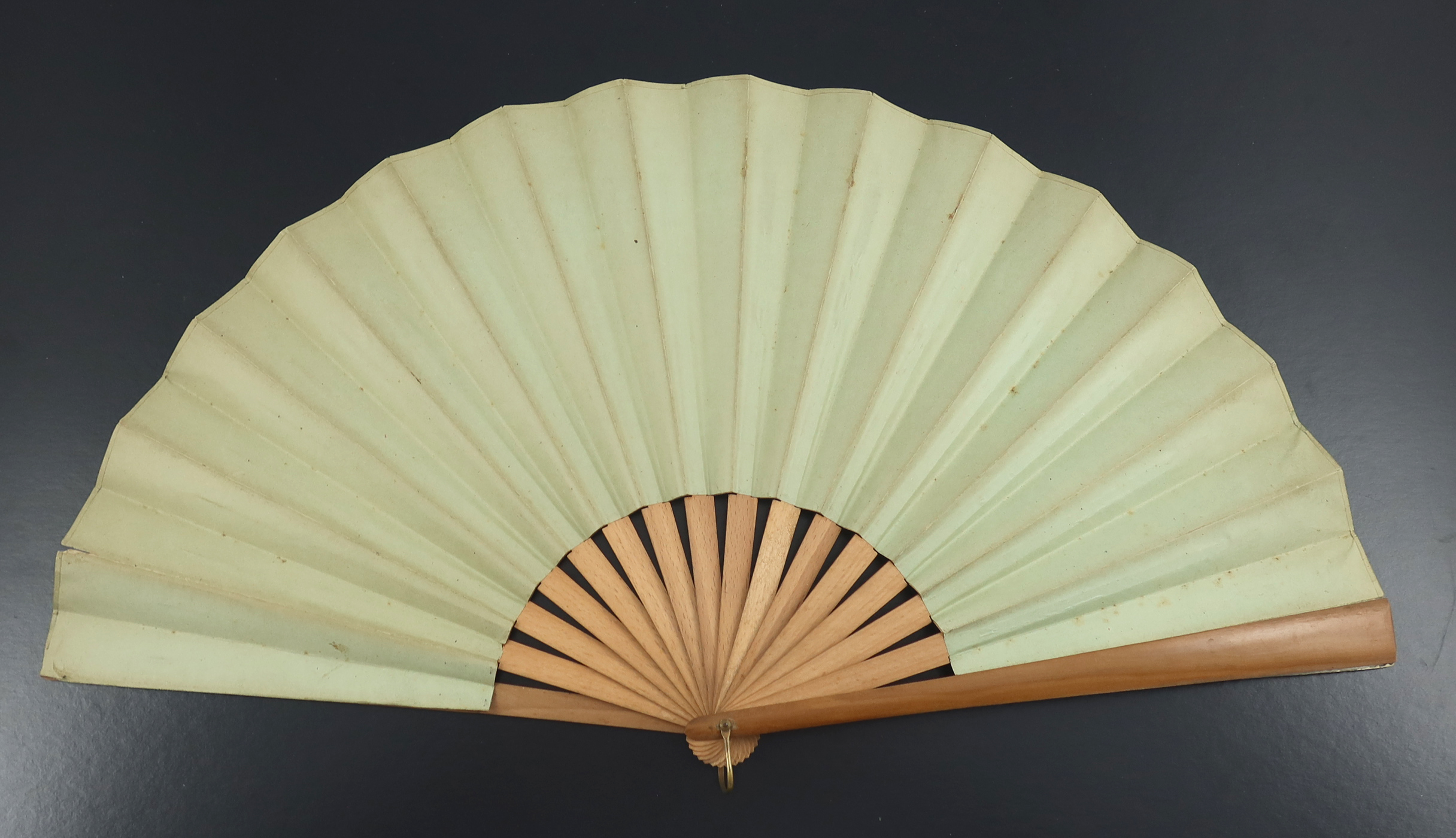 Three large wood fans from the 1890’s, the first with simple gilding to the monture, the taupe silk - Image 7 of 9