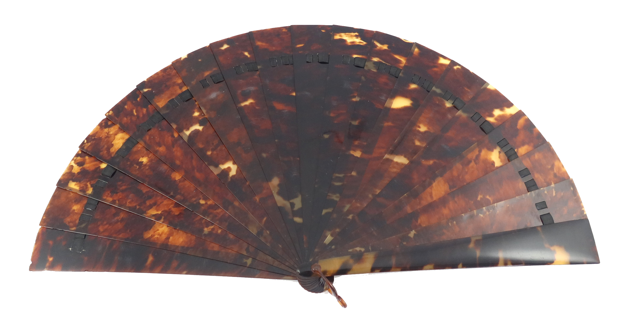 A simple tortoiseshell brisé fan, the guards and sticks wedge-shaped, fitted with a tortoiseshell lo