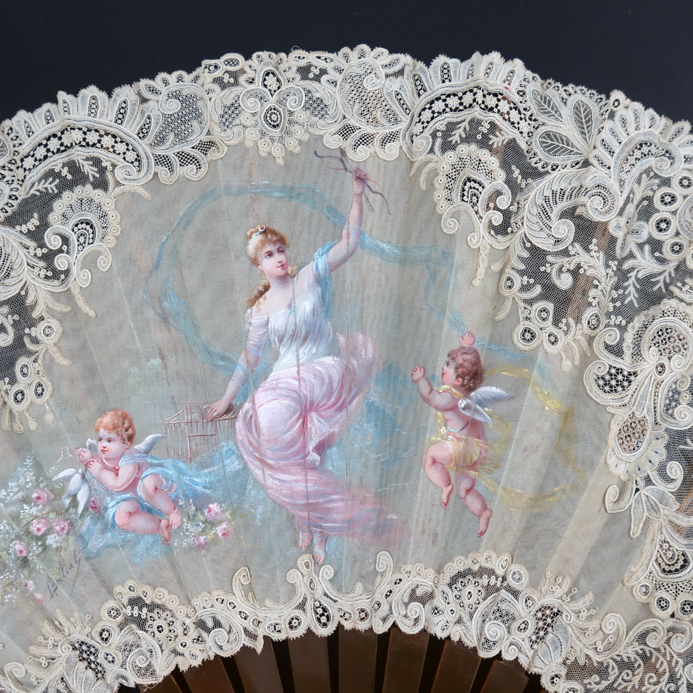 An exquisite, large, Brussels Point de Gaze needle lace fan mounted on blonde tortoiseshell or resin - Image 2 of 7