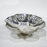 An Elizabeth II silver sweet meat dish, Viner's Ltd, Sheffield 1956, 14.5cm wide, 4.23ozt