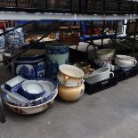 Late 19th and20th Century ceramics, to include blu