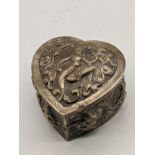 An Eastern silver heart shaped box, 39g, H.3cm L.5cm