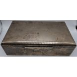 A large silver Mappin & Webb cigar box, hallmarked London, 1986, gilt interior lid, 1295g, H.6.5cm