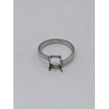 An 18ct white gold ring mount, 2.4g