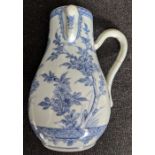 An 18th century Chinese blue and white porcelain wine vessel with floral decor, H.19cm