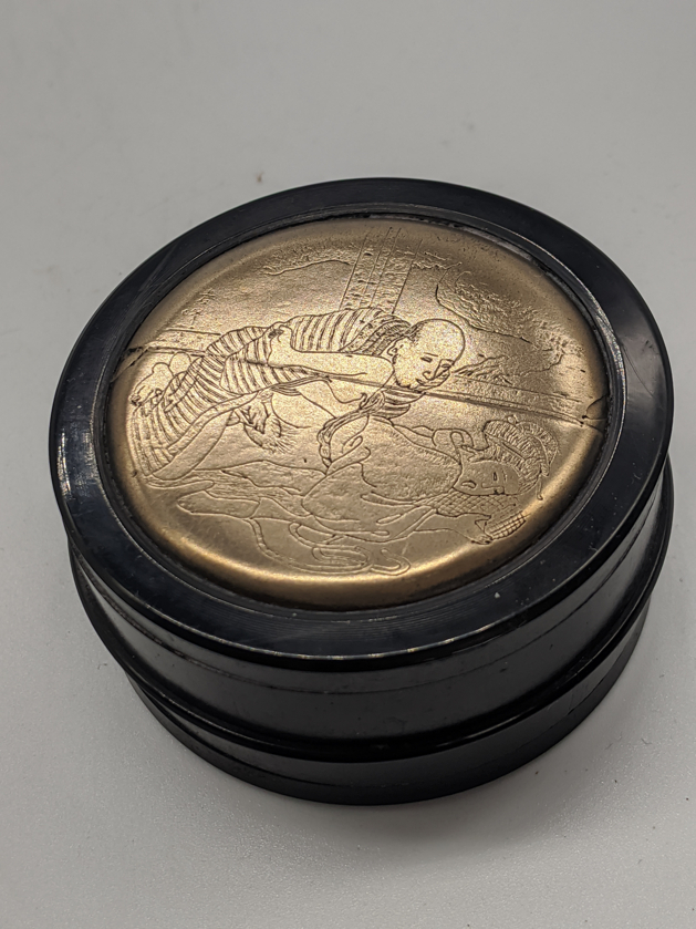 A Japanese snuff box with white metal mounted etched with erotic scenes, D.8cm - Image 2 of 2