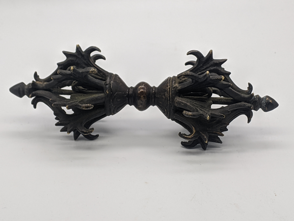 A Himalayan Tibetan Buddhist bronze thunderbolt Vajra, China, L.16.5cm