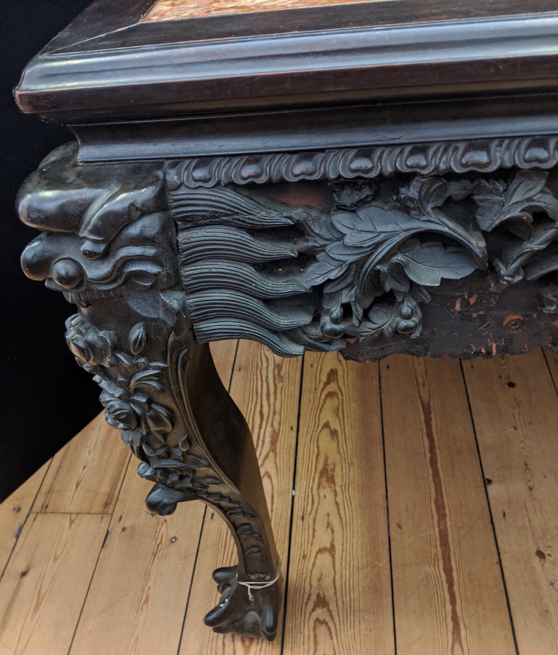 A late 19th century Chinese carved hardwood table, marble top, pierced frieze with figural scenes, - Image 4 of 5
