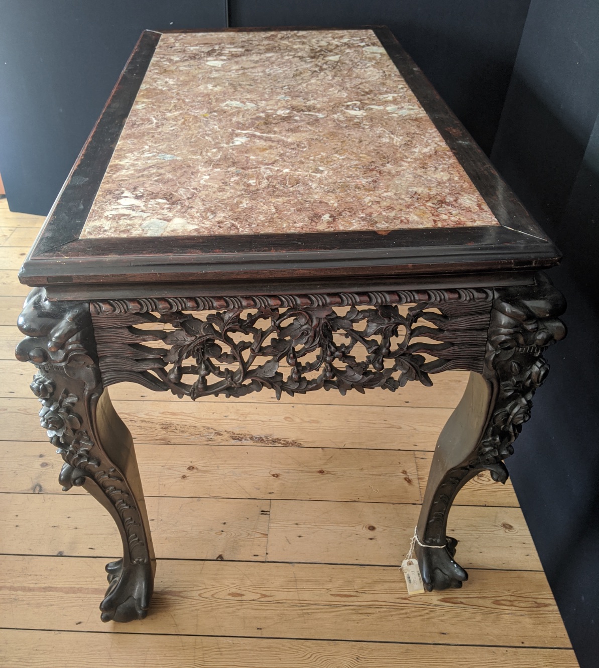 A late 19th century Chinese carved hardwood table, marble top, pierced frieze with figural scenes, - Image 5 of 5
