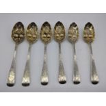 A set of 6 Victorian silver berry spoons, hallmarked London, 1879, maker Charles Boyton, 172g, L.