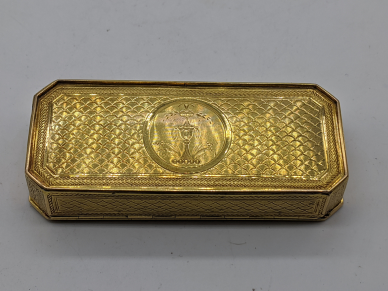 A Continental gold snuff box with etched decoration and floral splays, marks to interior lid, base - Image 3 of 4