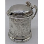 A Victorian silver mustard pot, crest to lid, hallmarked London, 1850, 150g, H.8.5cm