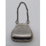 A Victorian silver novelty purse, hallmarked London, 1873, maker William Chandless, 63g, H.5cm