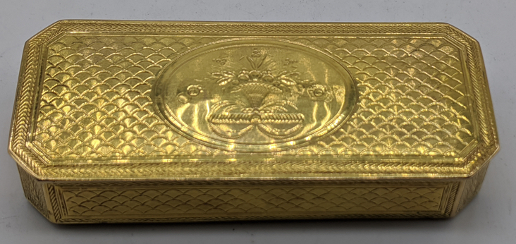 A Continental gold snuff box with etched decoration and floral splays, marks to interior lid, base