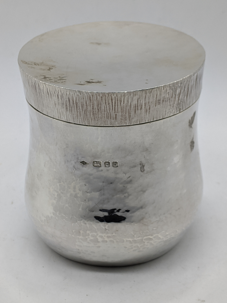 A Graham Watling silver jar and cover, hallmarked London, 1974, 320g, H.11.5cm