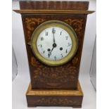 A 19th century French marquetry inlaid mantle clock with an eight-day movement, H.35.5cm